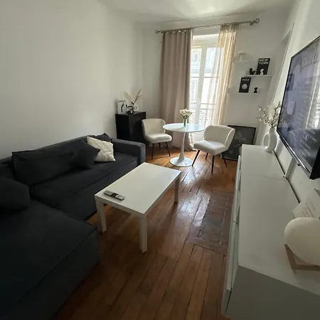 Parisian Charm With Eiffel View 2min From Eiffel Tower Gardens Appartamento