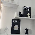 Parisian Charm With Eiffel View 2min From Eiffel Tower Gardens Apartment *
