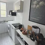 Apartment Parisian Charm With Eiffel View 2min From Eiffel Tower Gardens *