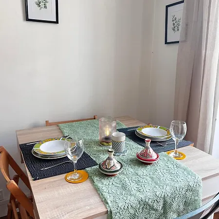 Eiffel Tower View Haussmanian Charm 2min Walk From The Eiffel Tower Gardens פריז
