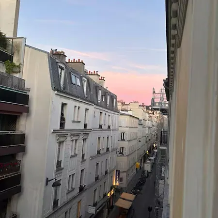 Eiffel Tower View Haussmanian Charm 2min Walk From The Eiffel Tower Gardens Apartment Paris
