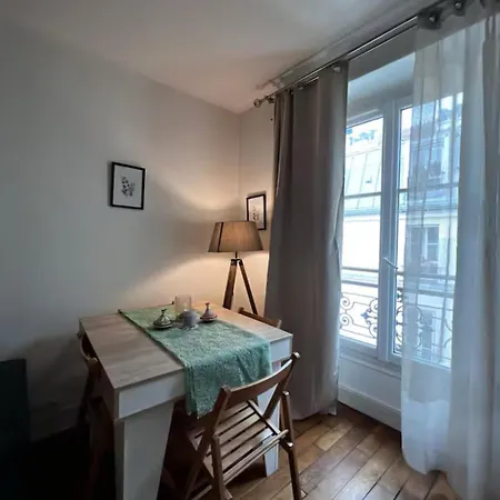 Eiffel Tower View Haussmanian Charm 2min Walk From The Eiffel Tower Gardens