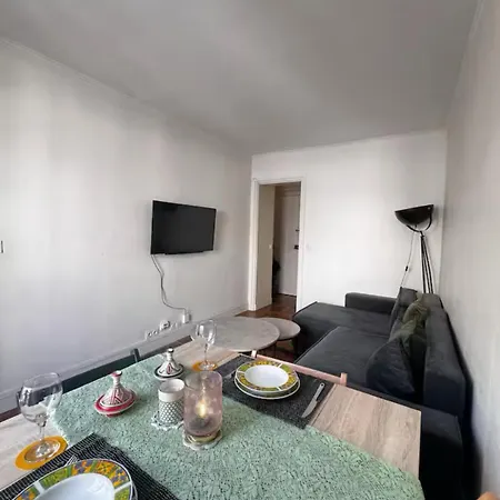Eiffel Tower View Haussmanian Charm 2min Walk From The Eiffel Tower Gardens