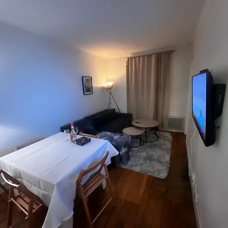 Apartment Eiffel Tower View Haussmanian Charm 2min Walk From The Eiffel Tower Gardens Paris