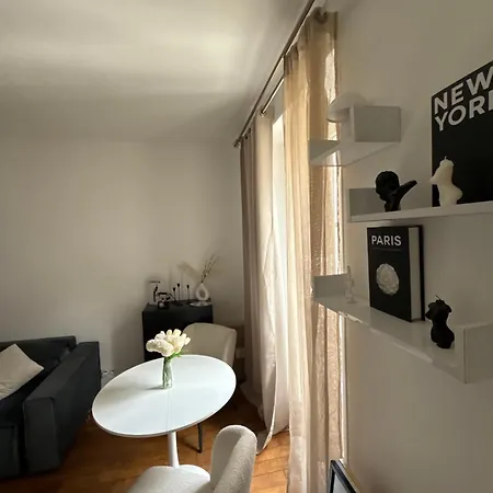 Parisian Charm With Eiffel View 2min From Eiffel Tower Gardens *