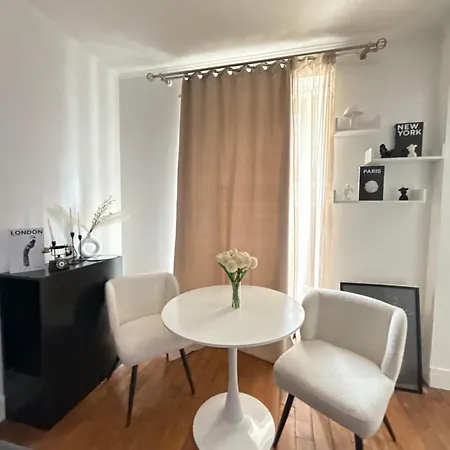 Apartmán Parisian Charm With Eiffel View 2min From Eiffel Tower Gardens