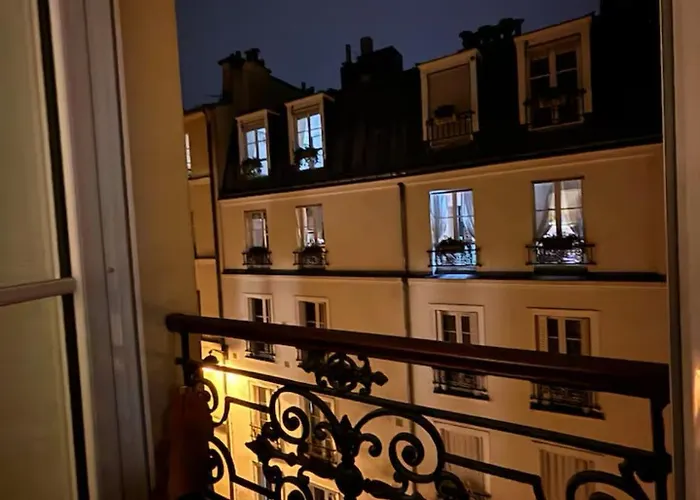 Parisian Charm With Eiffel View 2min From Eiffel Tower Gardens Paris