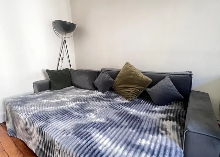 Parisian Charm With Eiffel View 2min From Eiffel Tower Gardens *