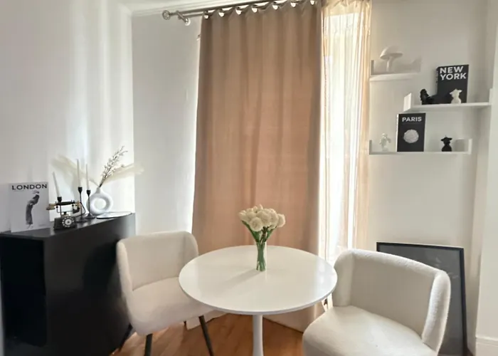 Apartamento Parisian Charm With Eiffel View 2min From Eiffel Tower Gardens