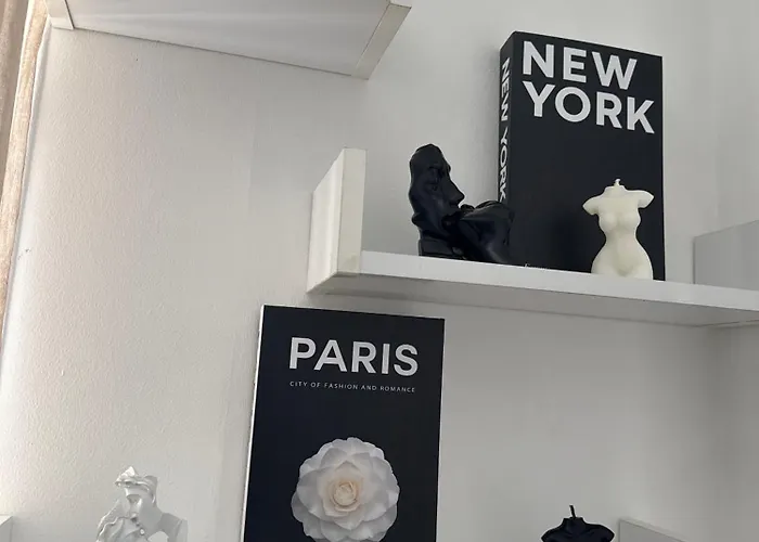 Parisian Charm With Eiffel View 2min From Eiffel Tower Gardens Apartamento *