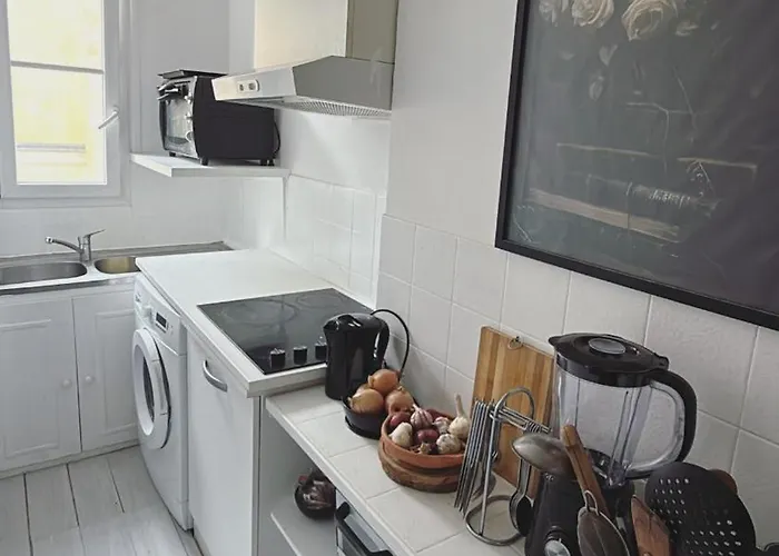 Apartamento Parisian Charm With Eiffel View 2min From Eiffel Tower Gardens *